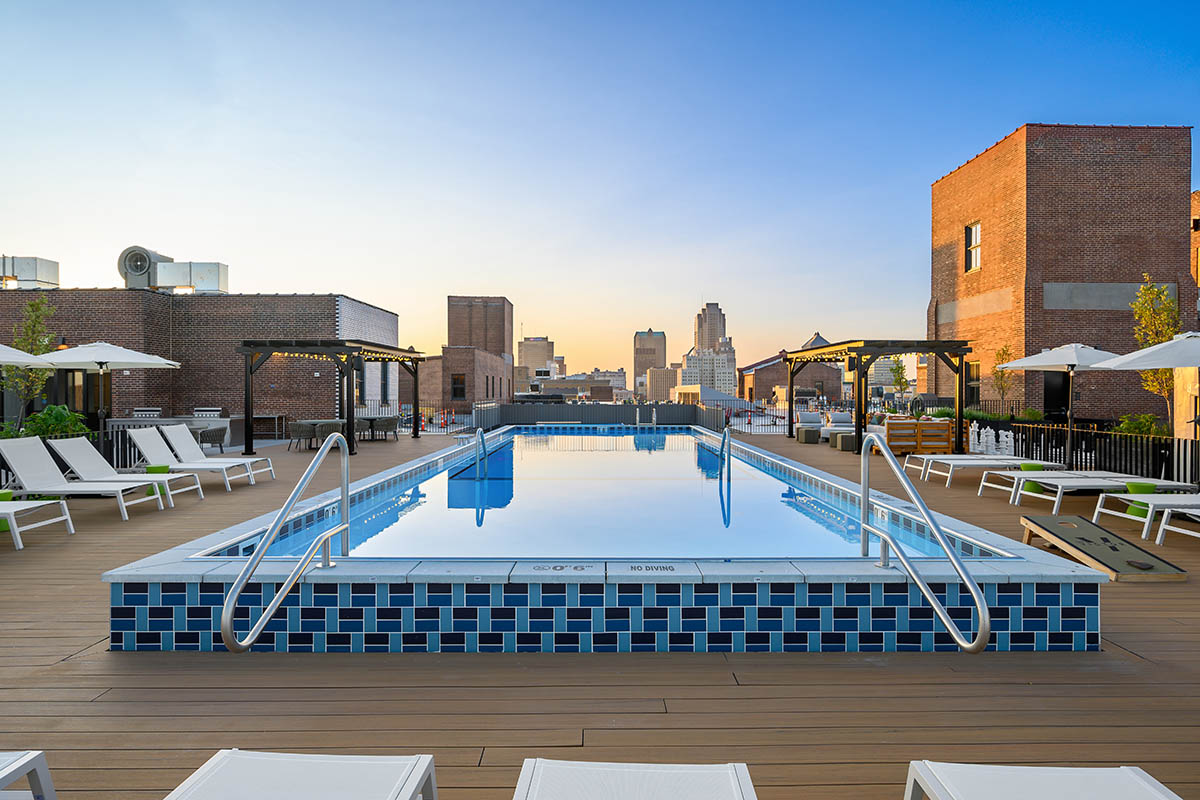 Studios in St. Louis, MO - The Victor - Rooftop Pool Area with Gazebo, Lounge Chairs and Cityscape Views.